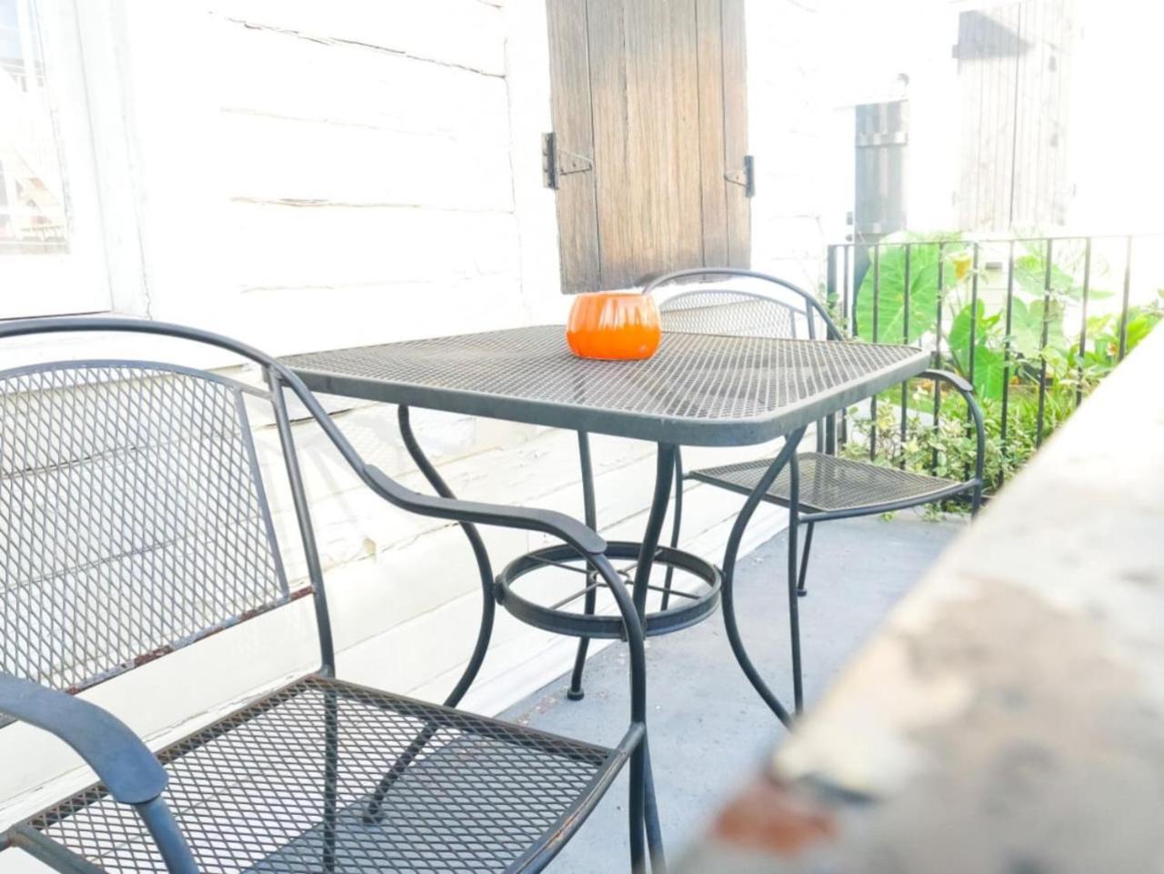 Monthly - Dumaine Historic Gem - Front House 1bed Holiday home New Orleans